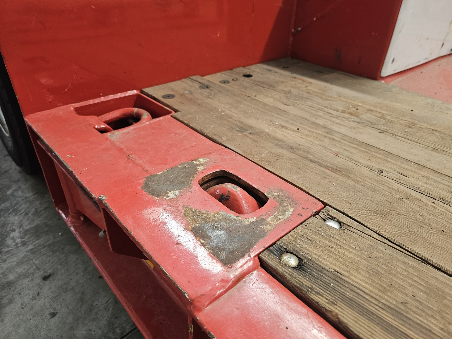 Semirimorchio rosso carrellone Goldhofer 4 assi con vasca culla allungabile e collo staccabile