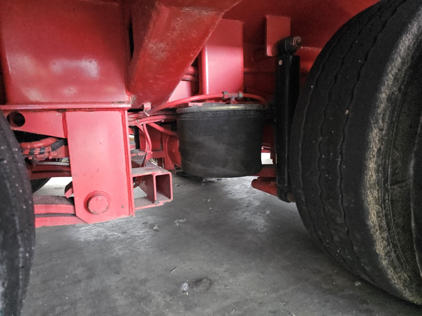 Semirimorchio rosso carrellone Goldhofer 4 assi con vasca culla allungabile e collo staccabile