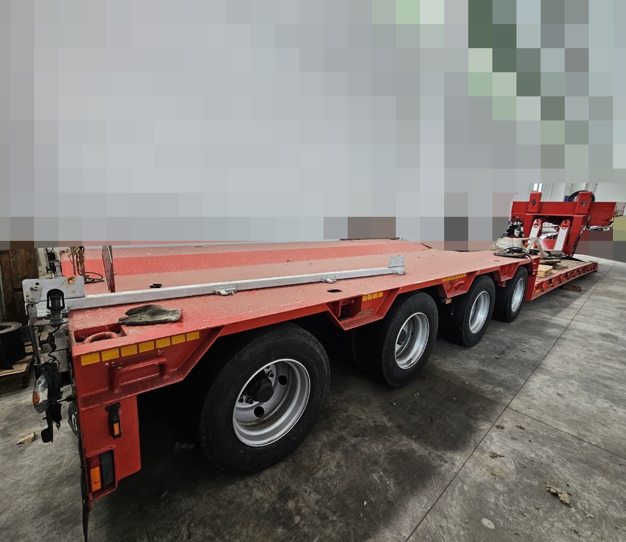 Semirimorchio rosso carrellone Goldhofer 4 assi con vasca culla allungabile e collo staccabile