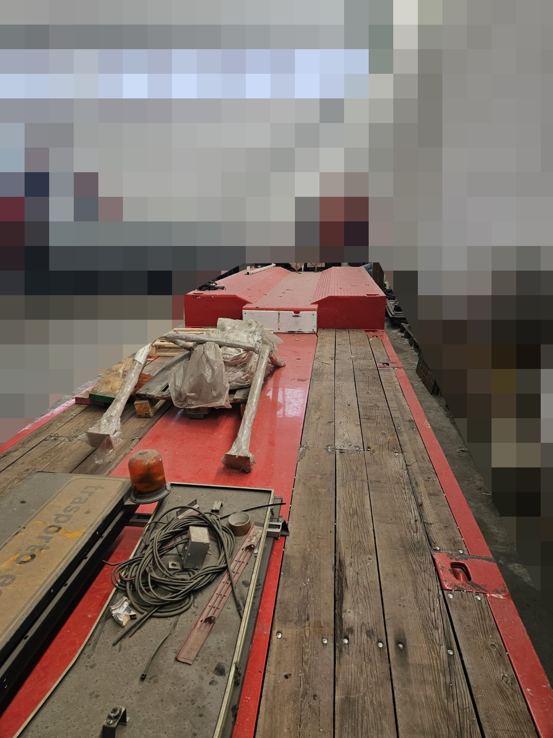 Semirimorchio rosso carrellone Goldhofer 4 assi con vasca culla allungabile e collo staccabile