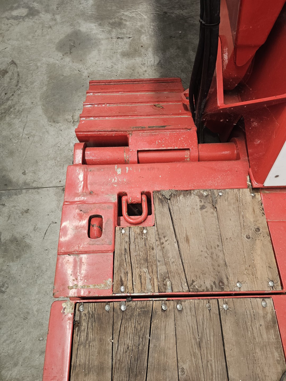 Semirimorchio rosso carrellone Goldhofer 4 assi con vasca culla allungabile e collo staccabile