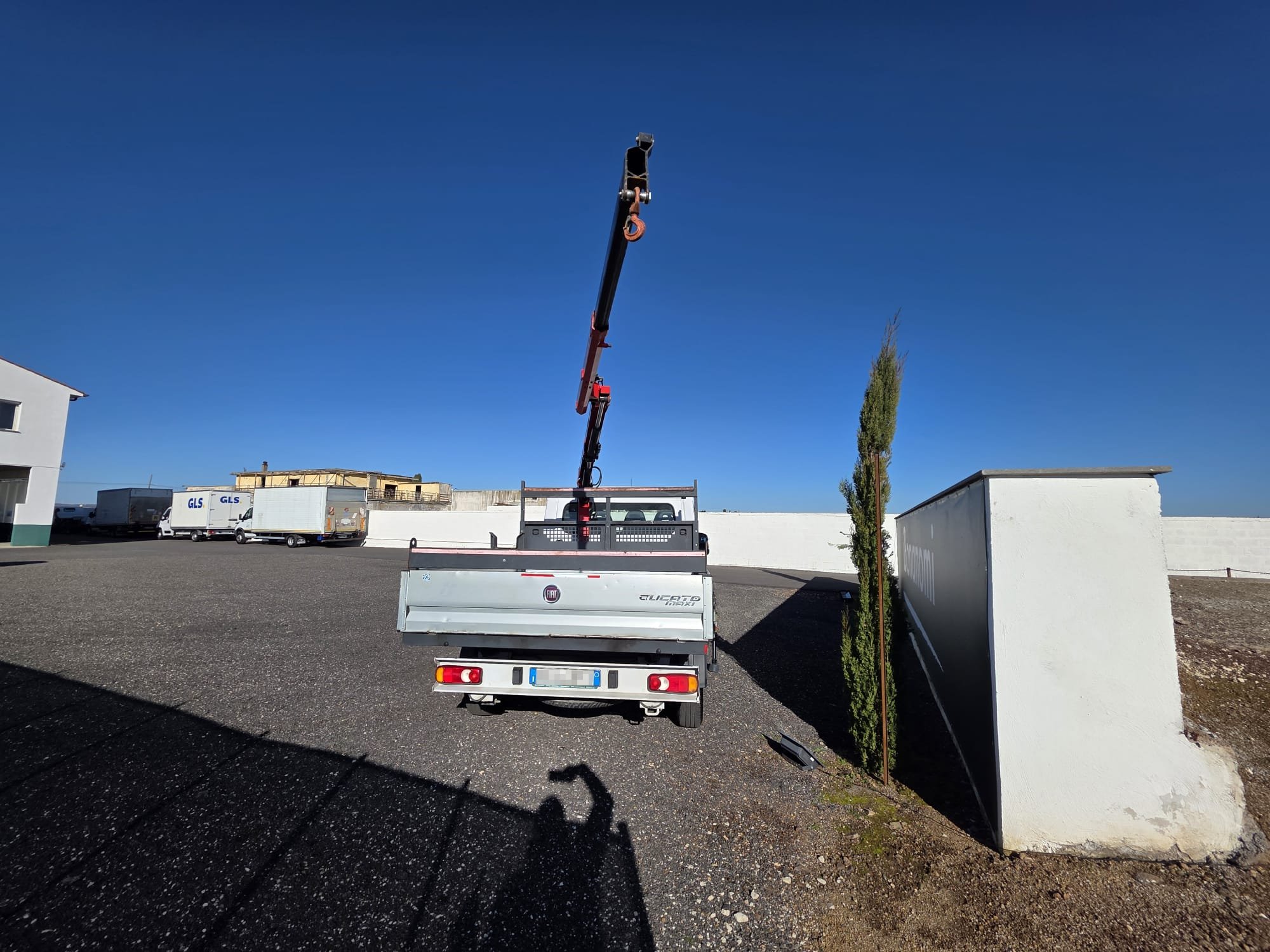 Fiat Ducato 7 posti con cassone e gru Fassi F26 usato 2018