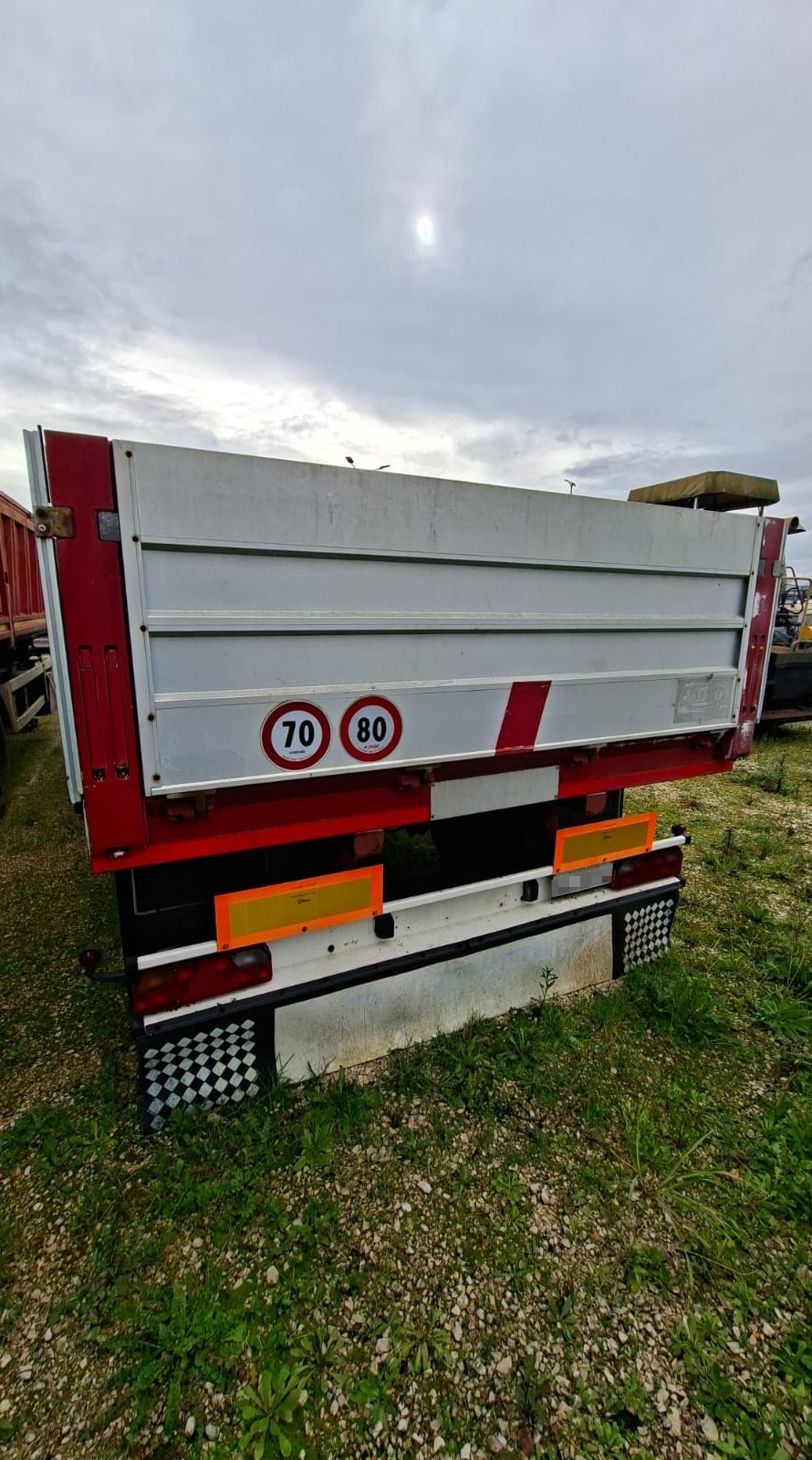 Rimorchio Cardi 2 assi con sponde in alluminio e freni a disco