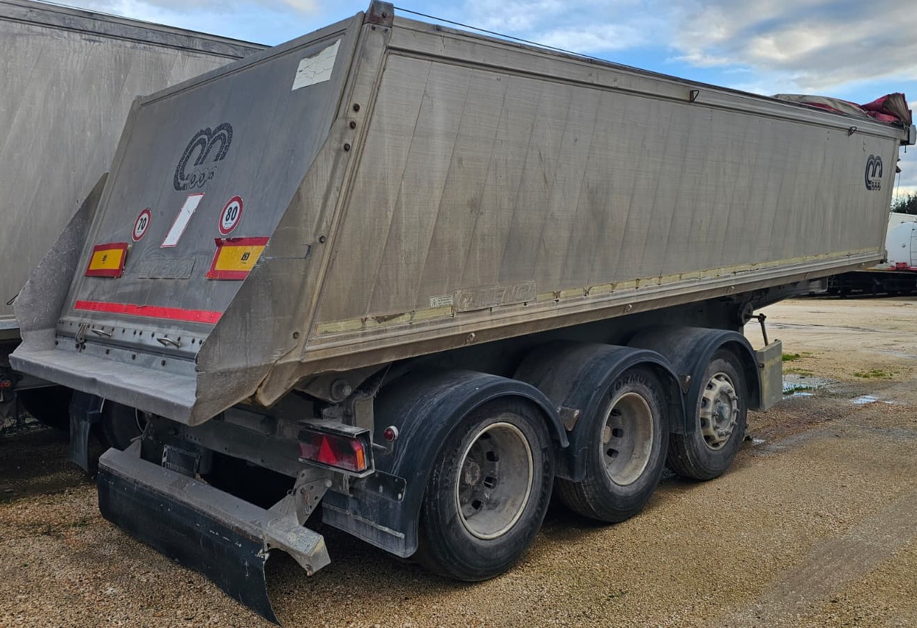 Semirimorchio ribaltabile Menci con cassa in alluminio da 26mc e telo elettrico Cramaro