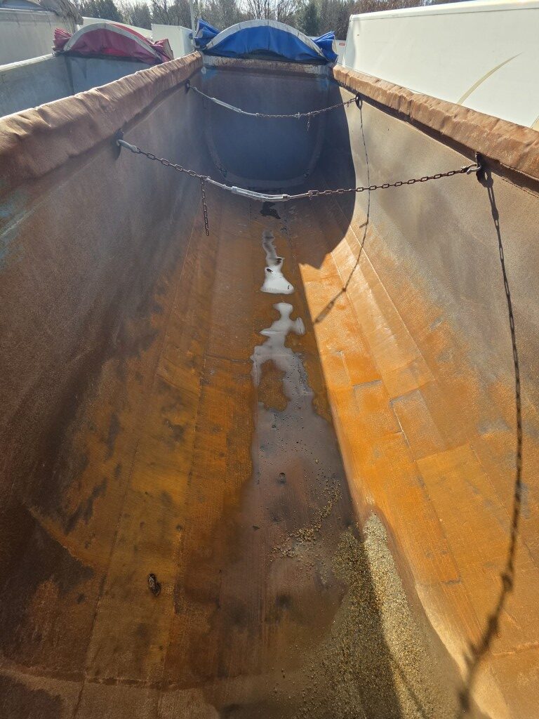 Semirimorchio vasca Menci usato 26mc3 anno 2008 in ferro