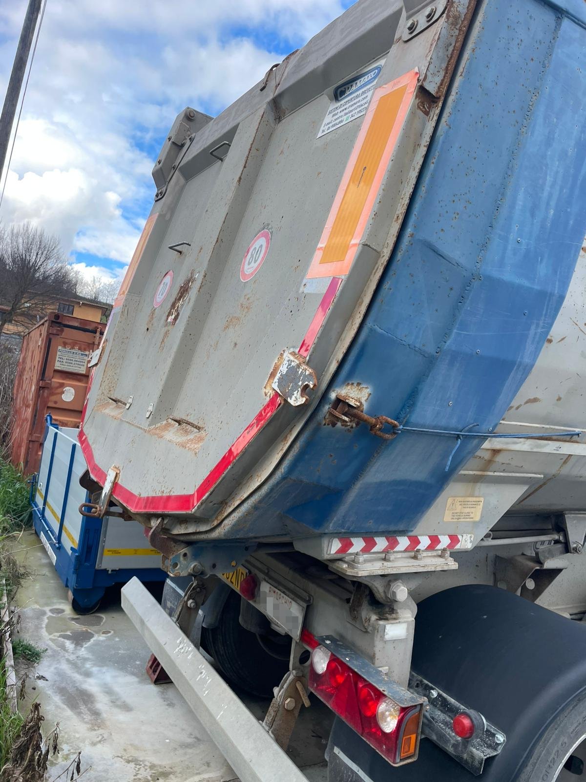 Semirimorchio vasca Menci usato 26mc3 anno 2008 in ferro