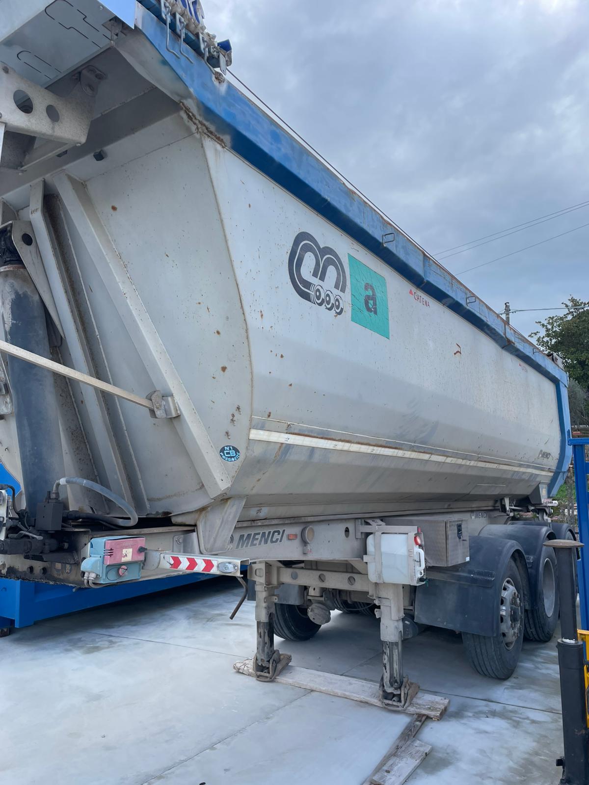 Semirimorchio vasca Menci usato 26mc3 anno 2008 in ferro