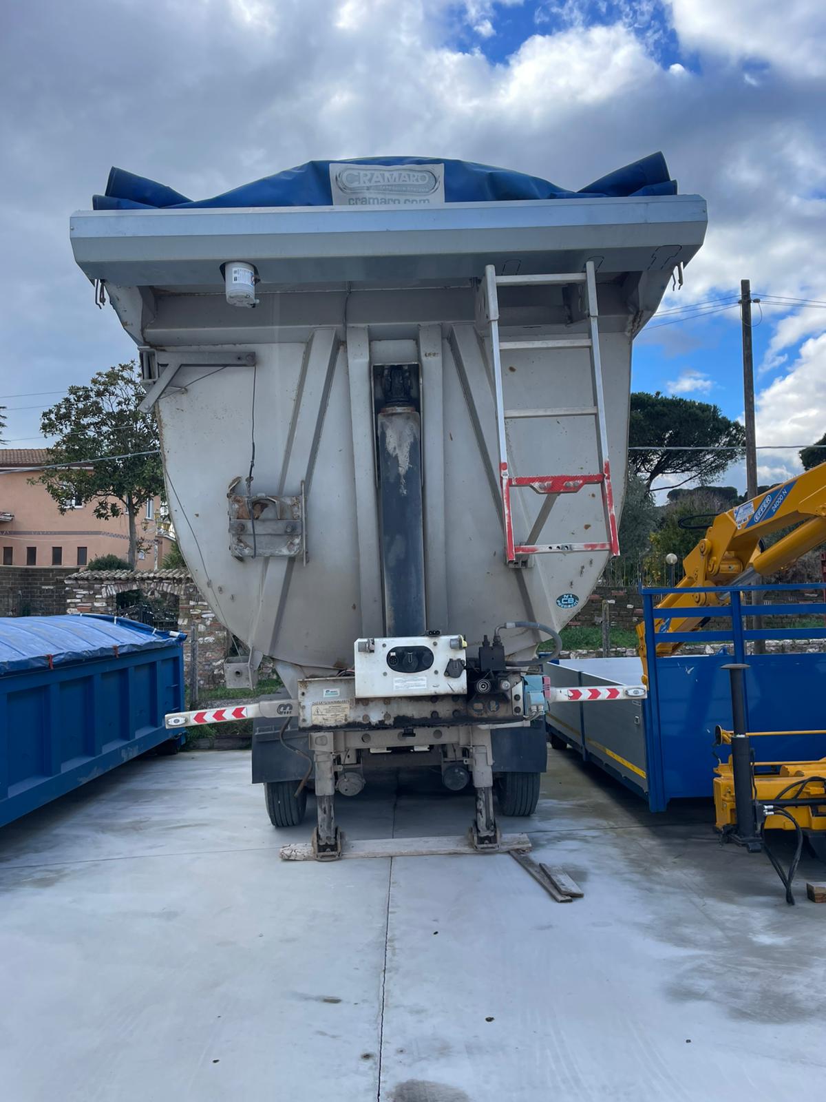 Semirimorchio vasca Menci usato 26mc3 anno 2008 in ferro