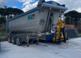 Semirimorchio vasca Menci usato 26mc3 anno 2008 in ferro