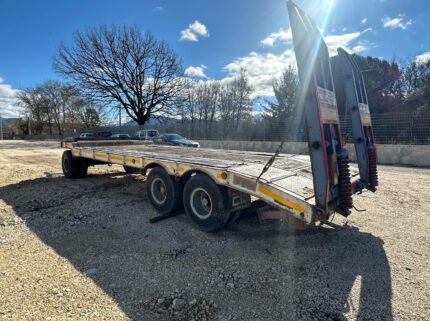 Rimorchio CTC rampe mezzo dopera 3 assi usato portata 264 quintali