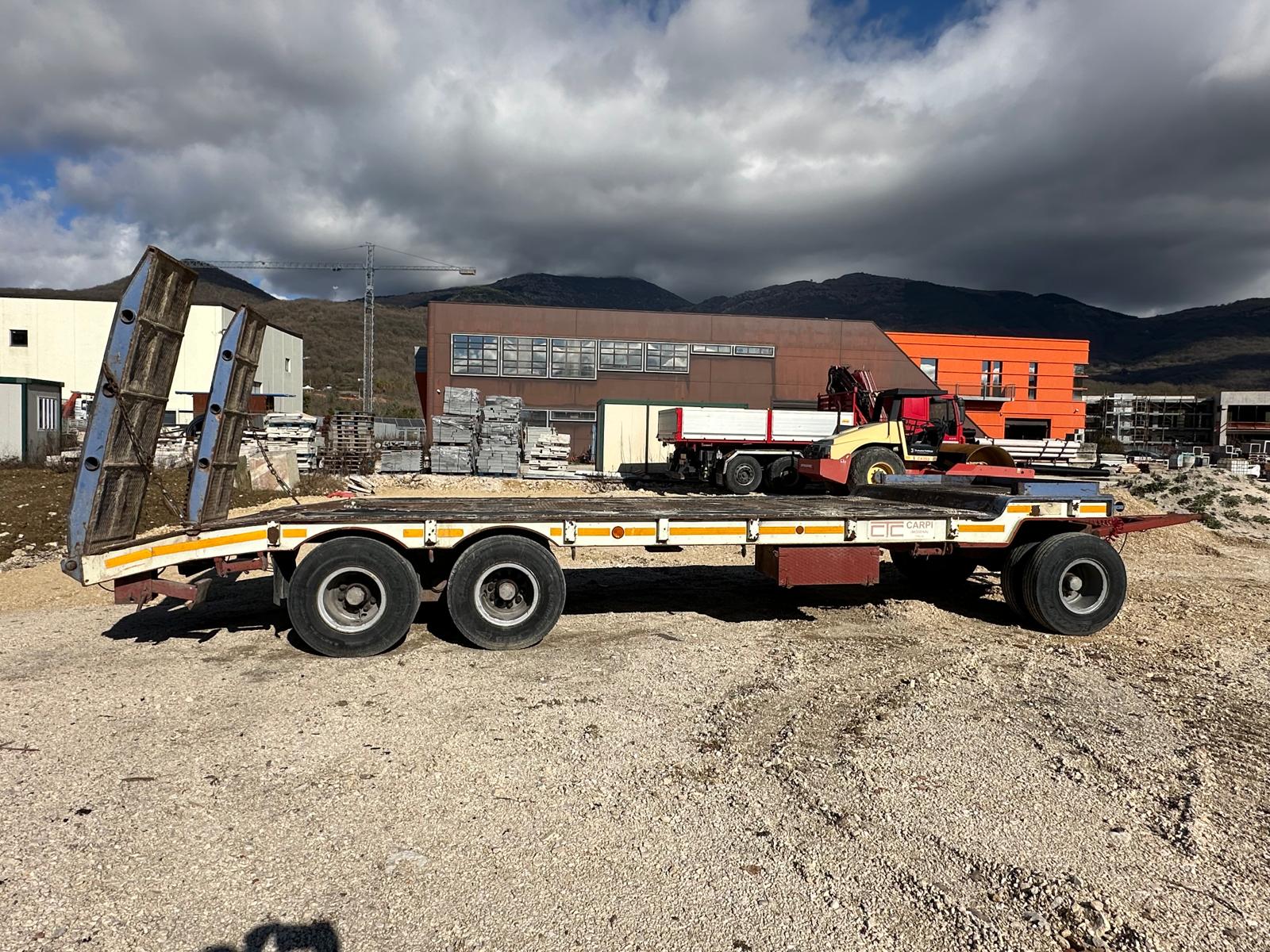 Rimorchio CTC rampe mezzo dopera 3 assi usato portata 264 quintali