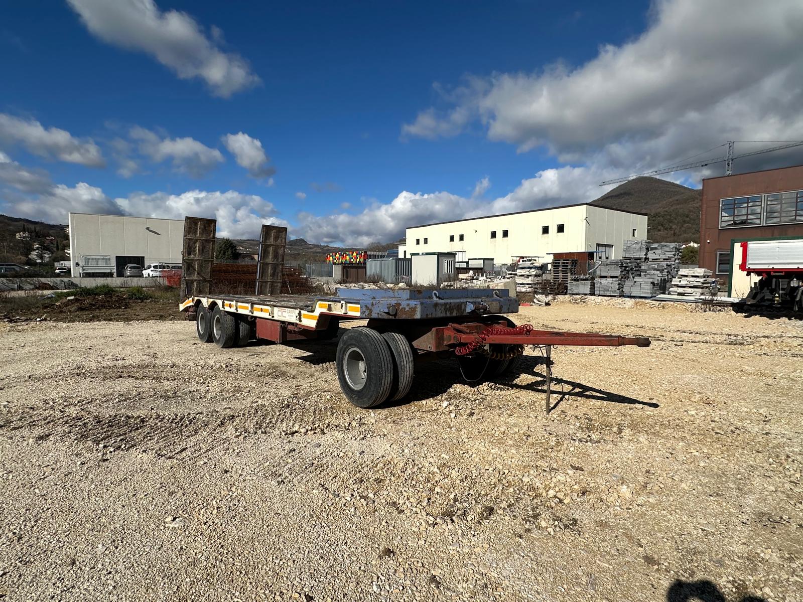 Rimorchio CTC rampe mezzo dopera 3 assi usato portata 264 quintali