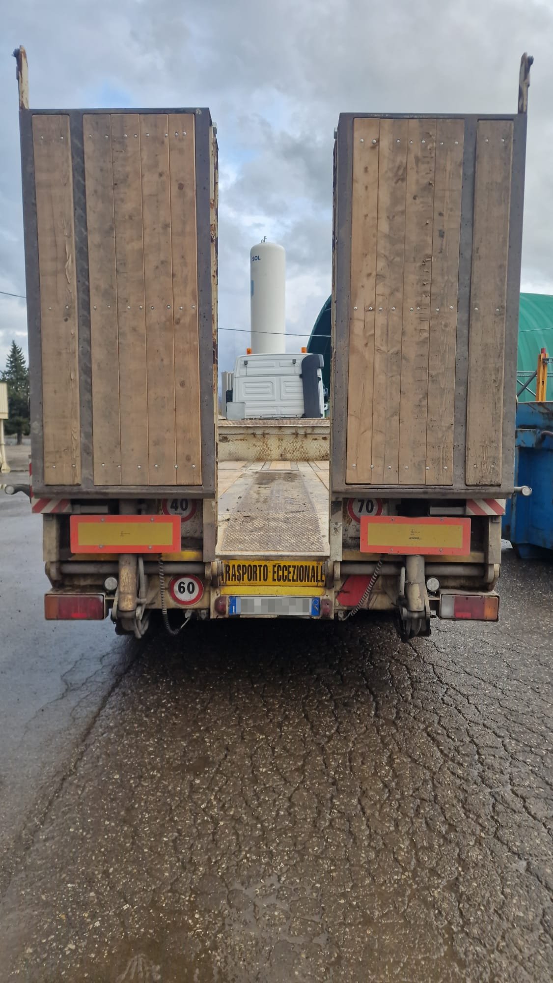 Bertoja mezzo d’opera rampe idrauliche semirimorchio carrellone 3 assi