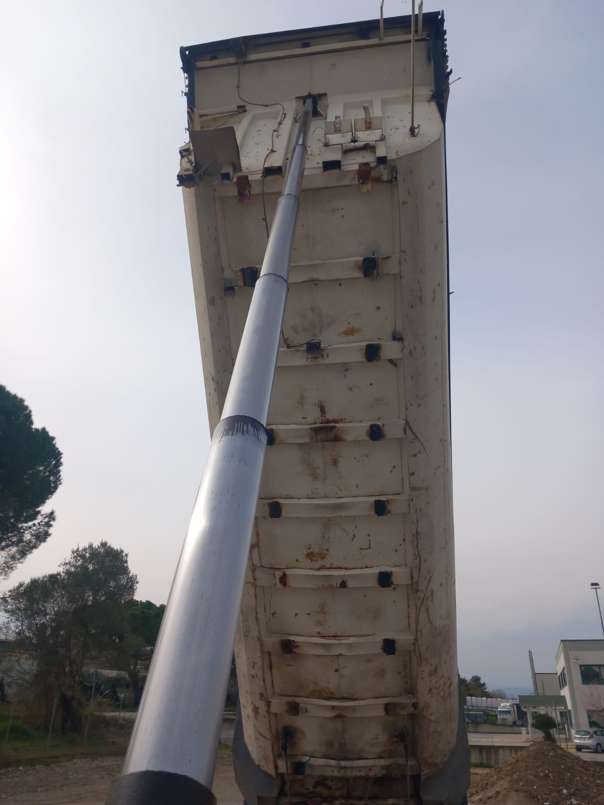 Zorzi semirimorchio vasca ribaltabile in ferro 10 gomme usato