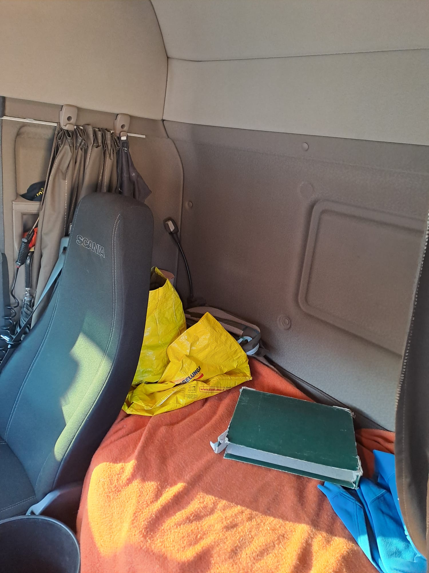 Trattore Scania 490CV Euro 6 usato cabina letto bianco