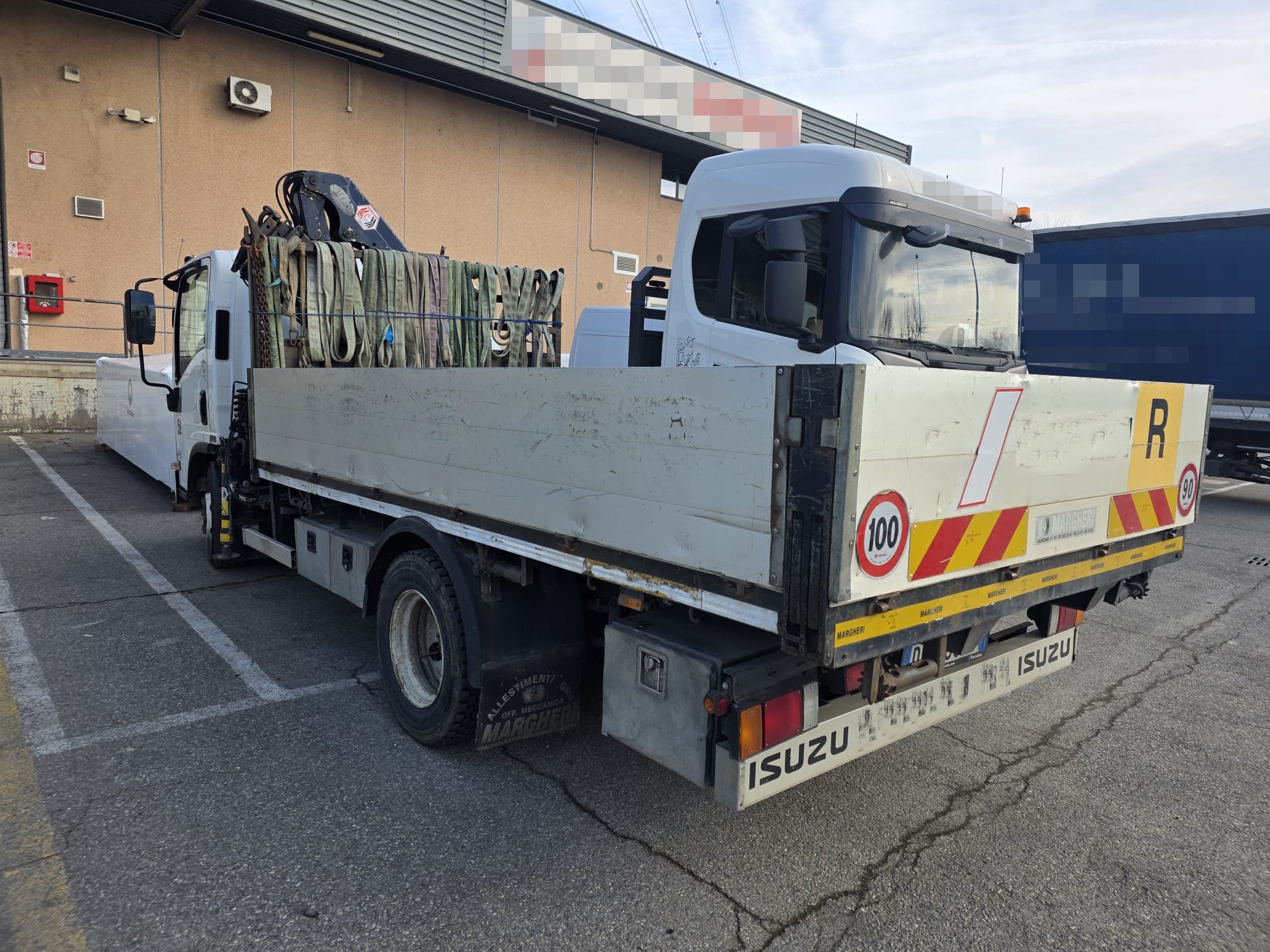 Isuzu P75 gru retrocabina 4 sfili usato