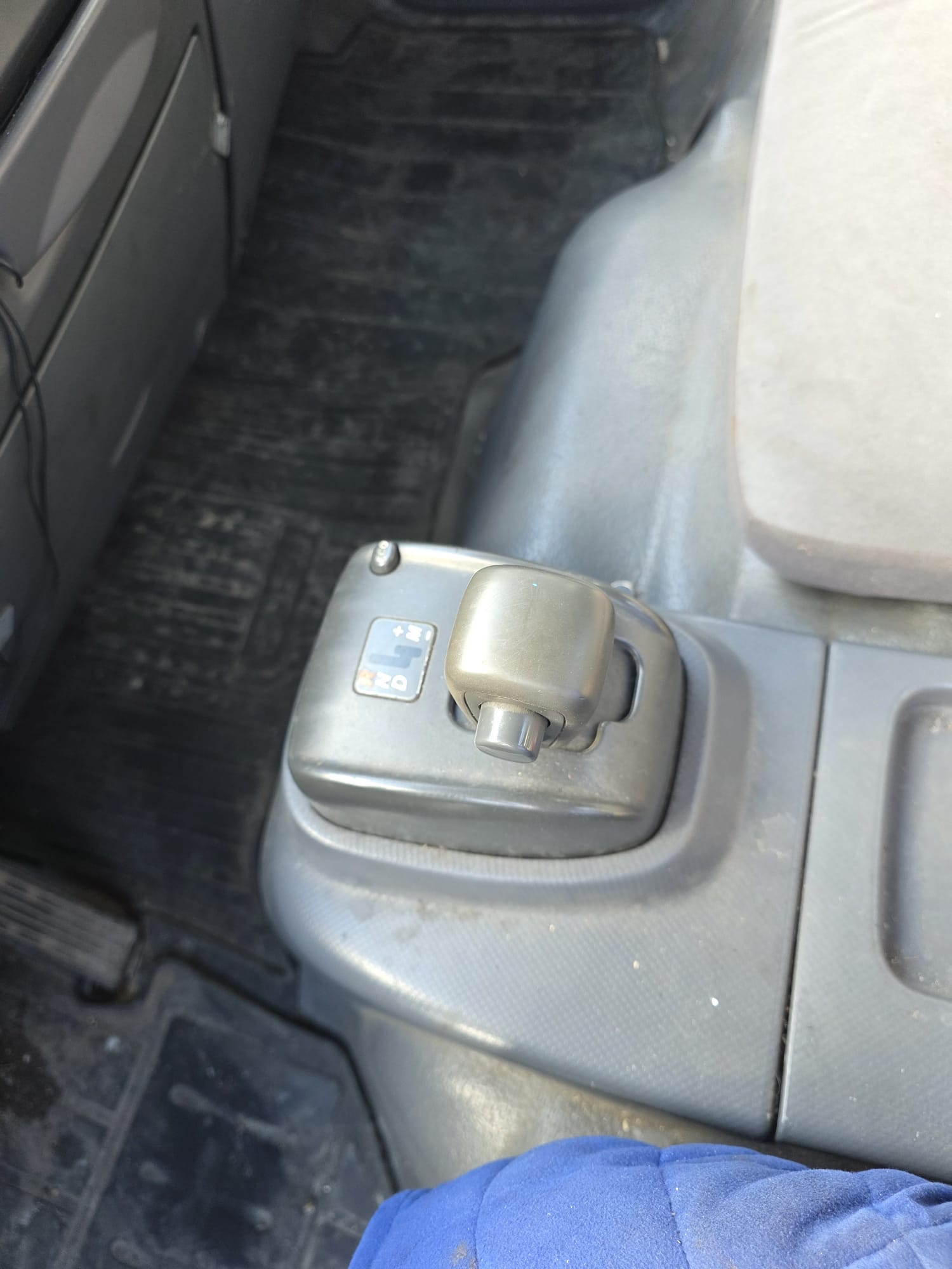 Isuzu P75 gru retrocabina 4 sfili usato