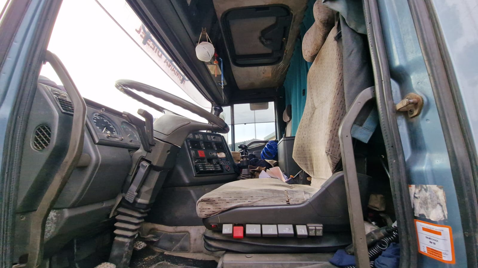 Iveco Eurostar 240E47 con gru EFFER 22 mt