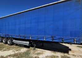 Semirimorchio centinato Schmitz Cargobull 3 assi 2014, vista laterale