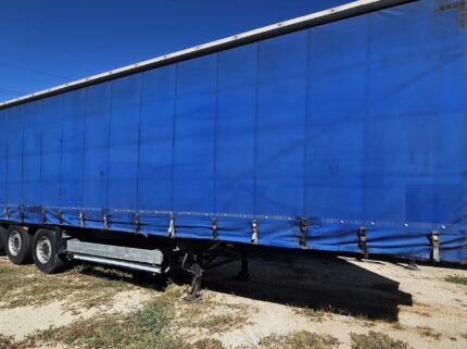 Semirimorchio centinato Schmitz Cargobull 3 assi 2014, vista laterale