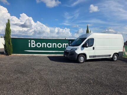 Citroen Jumper L2 H2 2017 officina mobile visto di lato davanti all'insegna iBonanomi