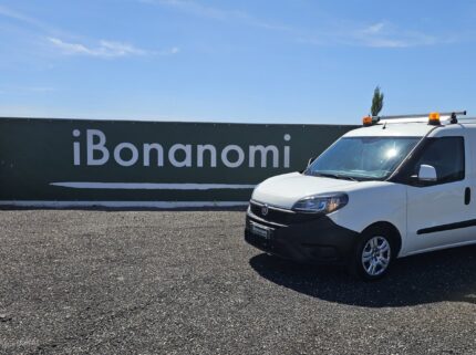Fiat Doblò Maxi officina mobile, vista tre quarti anteriore destra