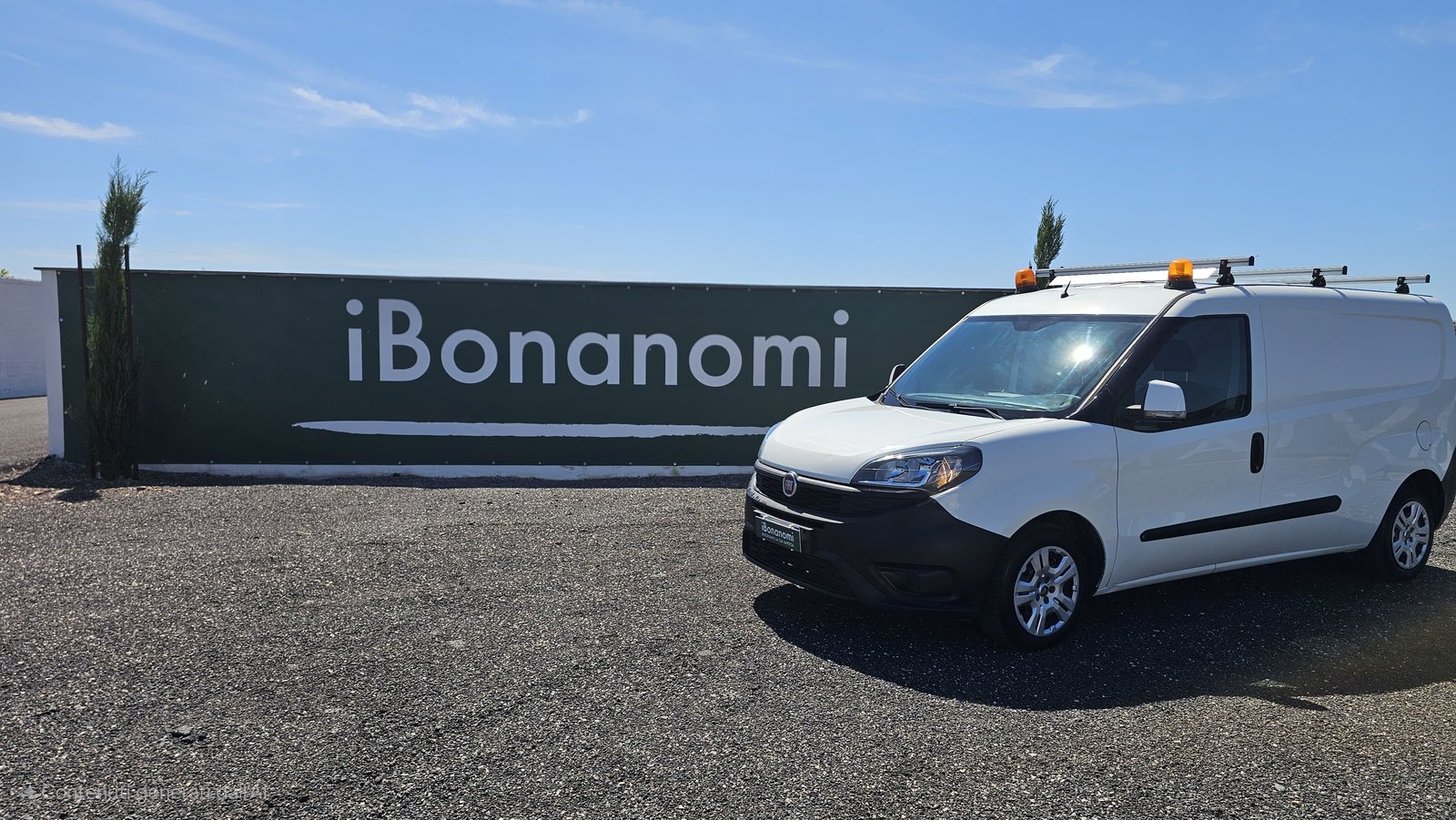 Fiat Doblò Maxi officina mobile, vista tre quarti anteriore destra