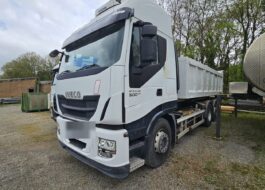 Iveco Stralis 500 scarrabile vista tre quarti anteriore
