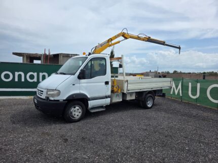 Renault Master gru Copma, tre quarti anteriore sinistra