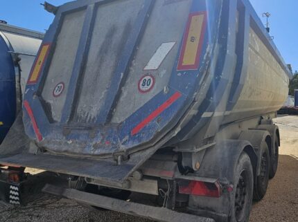 Semirimorchio ribaltabile CargoTrailers 3 assi con asse sollevabile, posteriore di tre quarti
