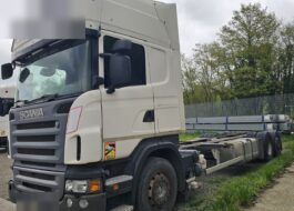 Scania R380 6x2 motrice a telaio vista tre quarti anteriore