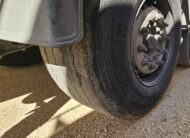 Semirimorchio ribaltabile CargoTrailers 3 assi con asse sollevabile, ruota