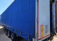 Semirimorchio centinato Schmitz Cargobull 3 assi 2014, vista posteriore