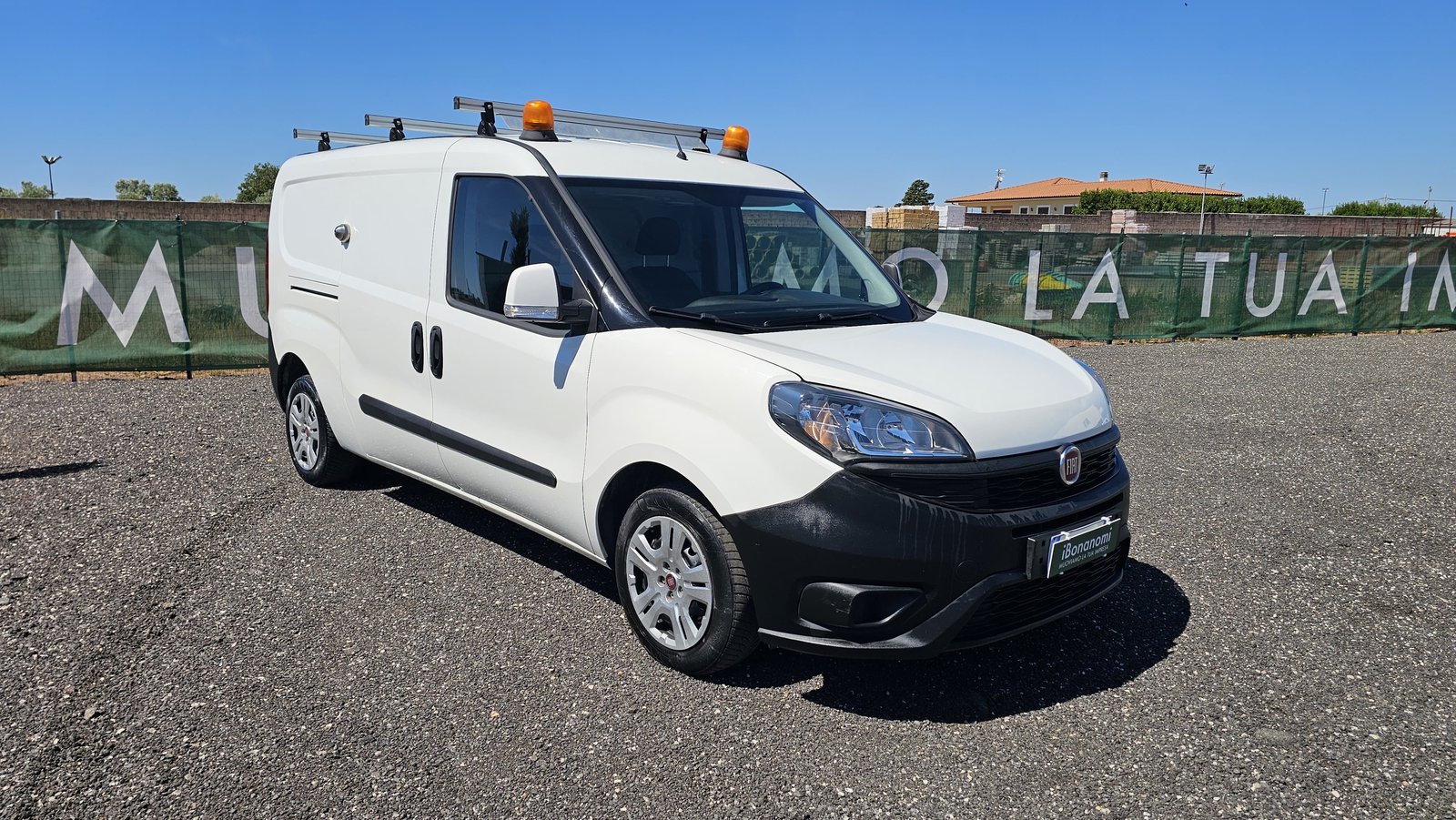 Fiat Doblò Maxi officina mobile, tre quarti anteriore sinistra