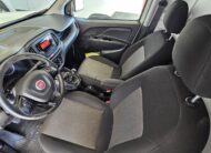 Fiat Doblò Maxi officina mobile, abitacolo e sedili anteriori