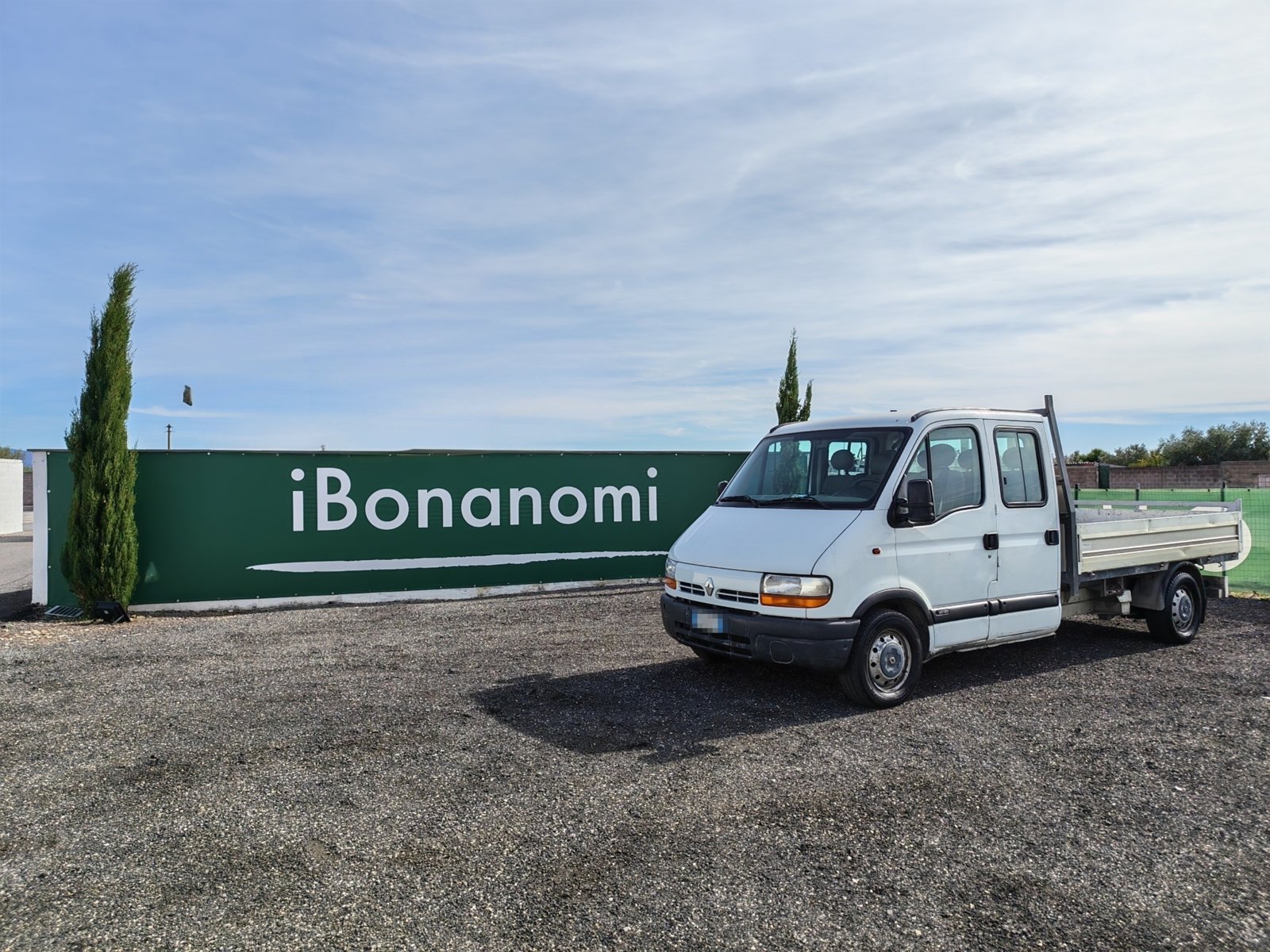 Renault Master doppia cabina bianco con cassone fisso, piazzale iBonanomi
